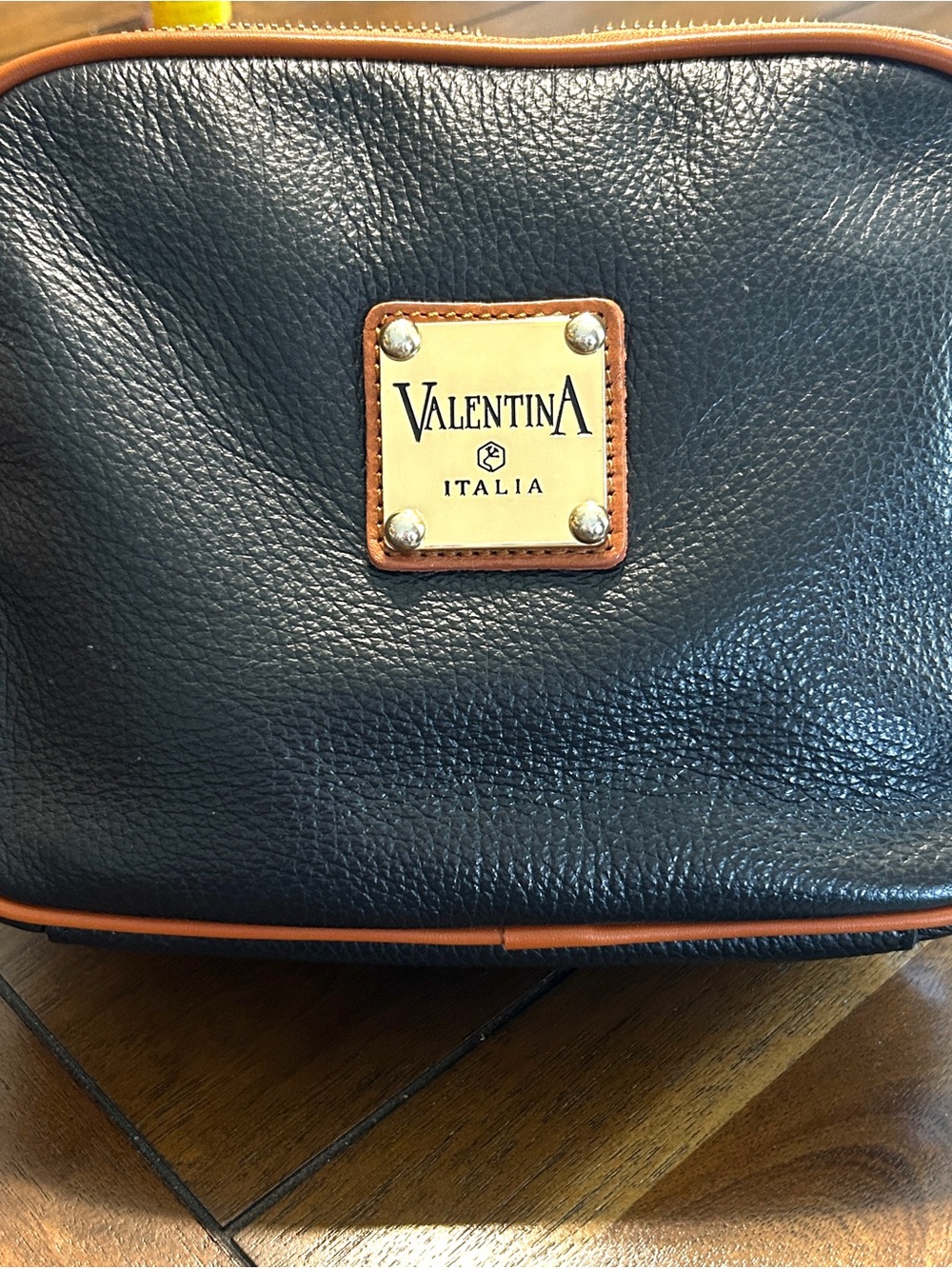💐Valentina Classic Black Leather Crossbody Bag with Brown Trim - Picture 4 of 7